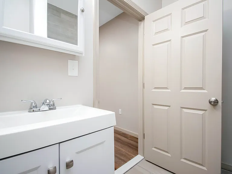 479 Farmington Ave #205 — Photo 4