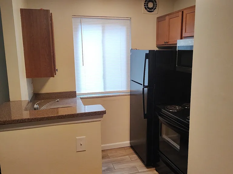 4326 Hamilton Ave #8 — Photo 16