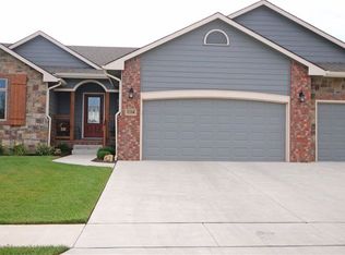 1218 N Lake Ridge Dr, Derby, KS 67037