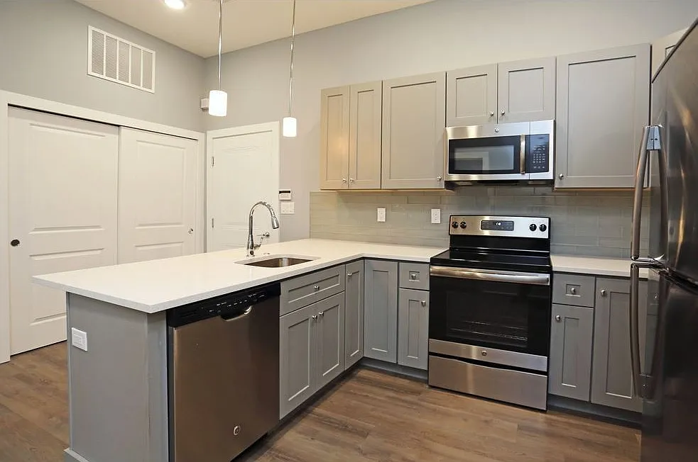 3925 Haverford Ave -The GrandView West — Photo 1