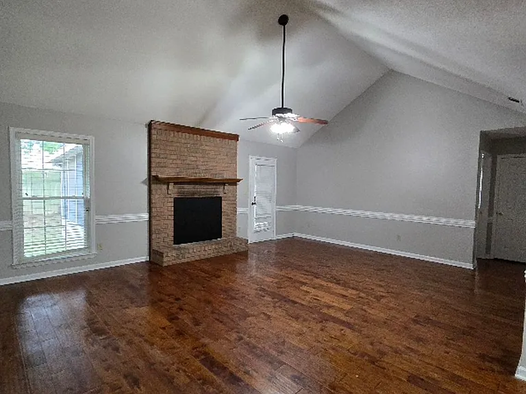 3015 Milkyway Dr — Photo 2