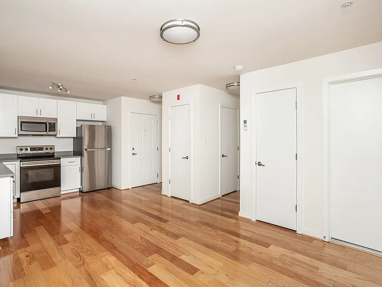 For Rent: Downtown Elegance at 605 Park Ave Your Urban Haven Awaits! — Photo 16