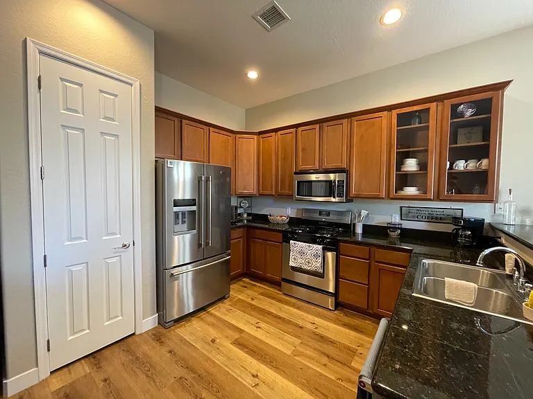 6760 E Devon Ct — Photo 2