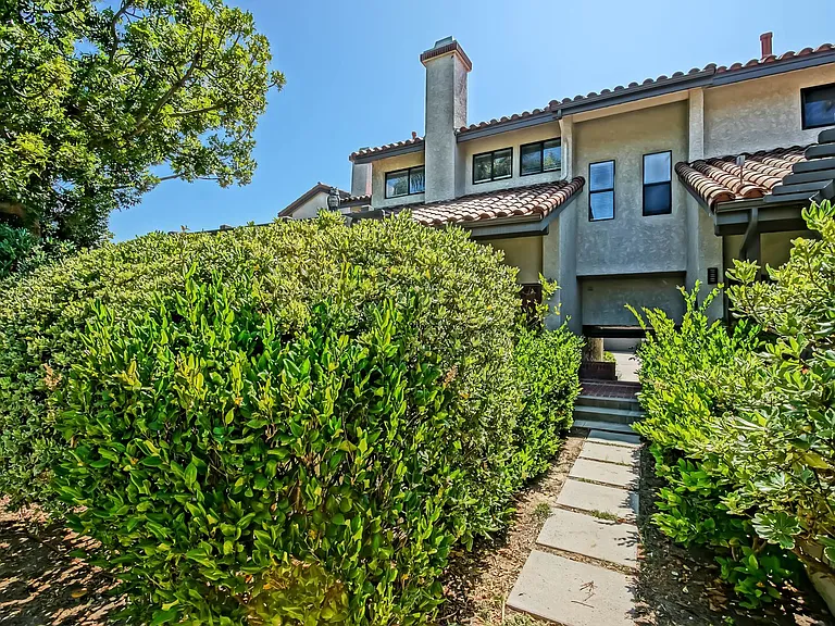 23 Coronado Ct — Photo 2