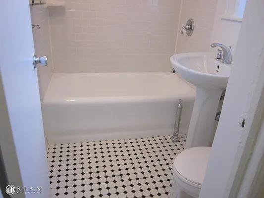 Rented by Kian Realty | media 16