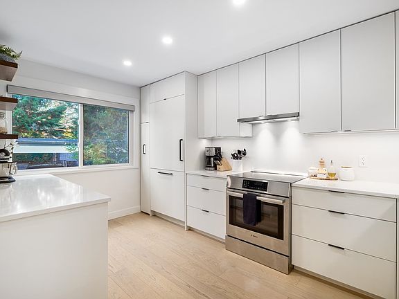 2nd image of 4663 Hoskins Rd