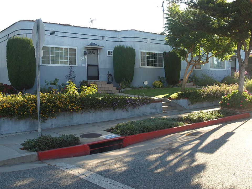 1st image of 2521 & 1/2 34th St #2521