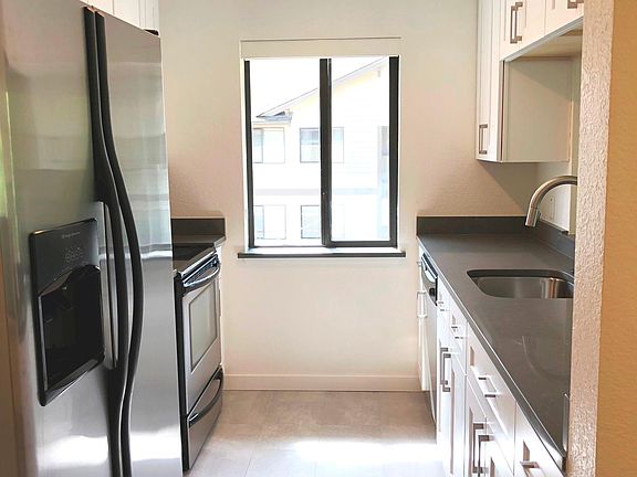 5th image of 220 NE Dogwood St APT B301