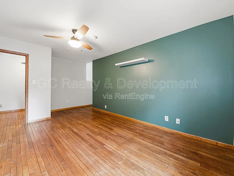 938 Canterbury Dr — Photo 16