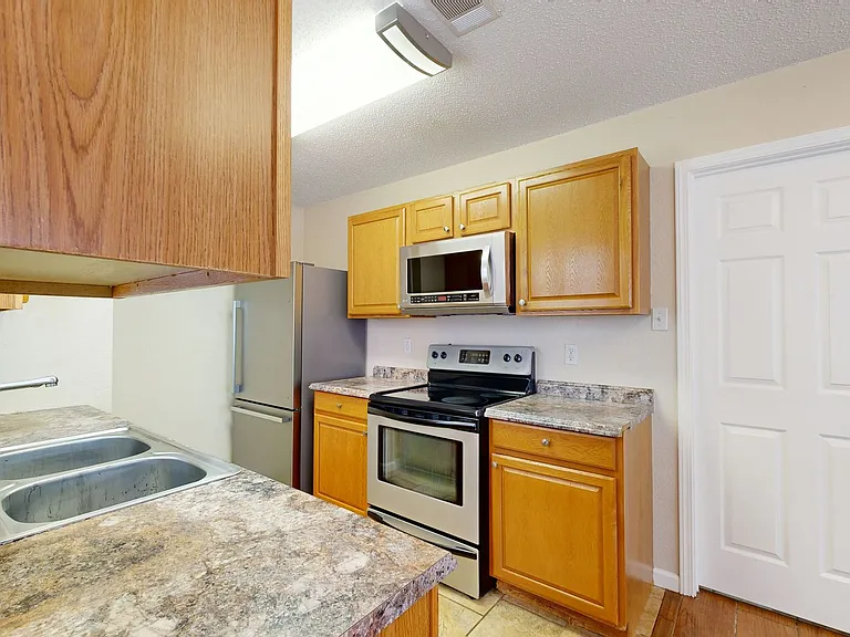 2211 Hilltop Loop — Photo 12