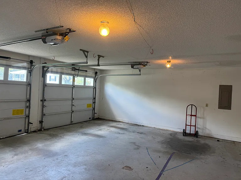 223 Georgia St — Photo 8