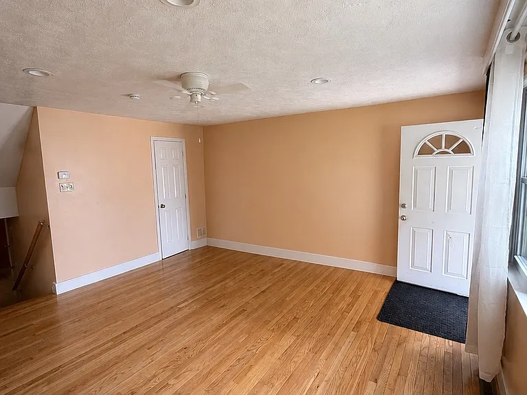706 Mohawk St — Photo 2