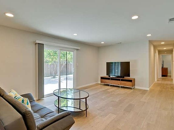 3rd image of 1136 Welch Ave