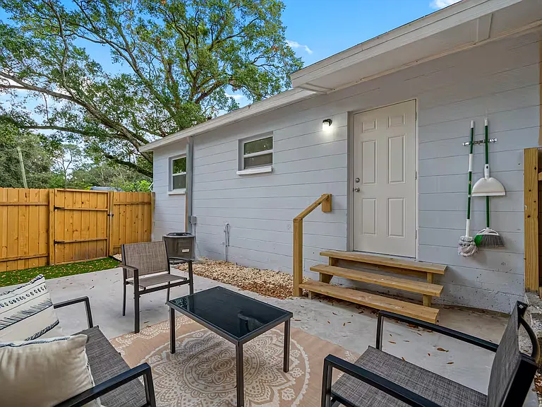 4313 W Woodlawn Ave — Photo 28