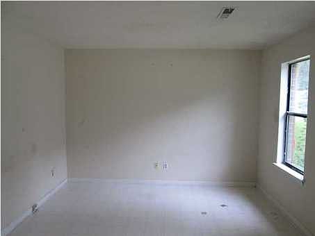 3rd image of 258 Dorchester Manor Blvd