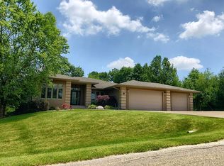 275 Hillcrest Dr, Macomb, IL 61455