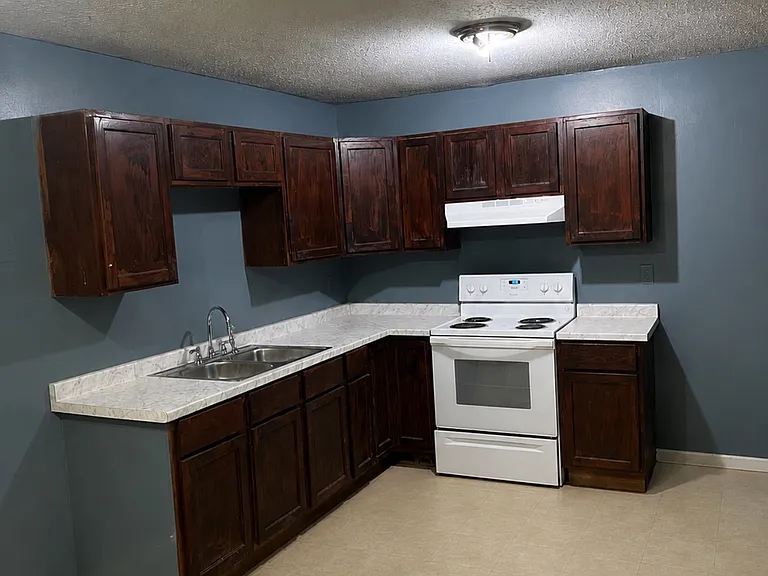 918 E Furlow St #F — Photo 2