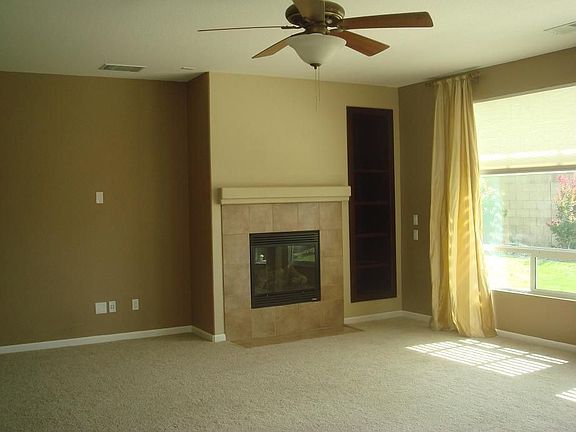 Family Room w/Fireplace