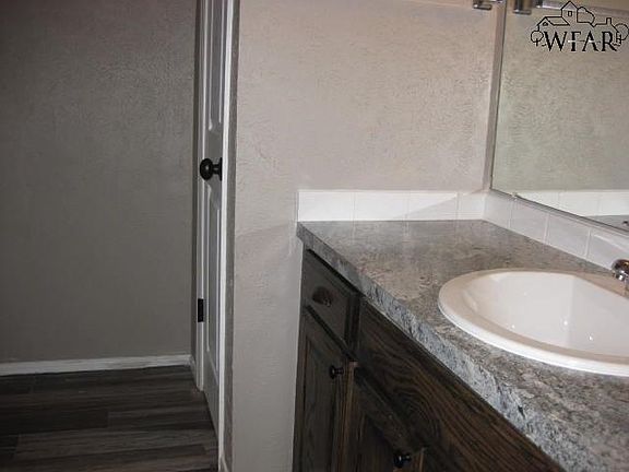 5th image of 11 Lackland Cir