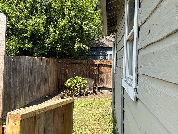 2nd image of 3717 Campbell St