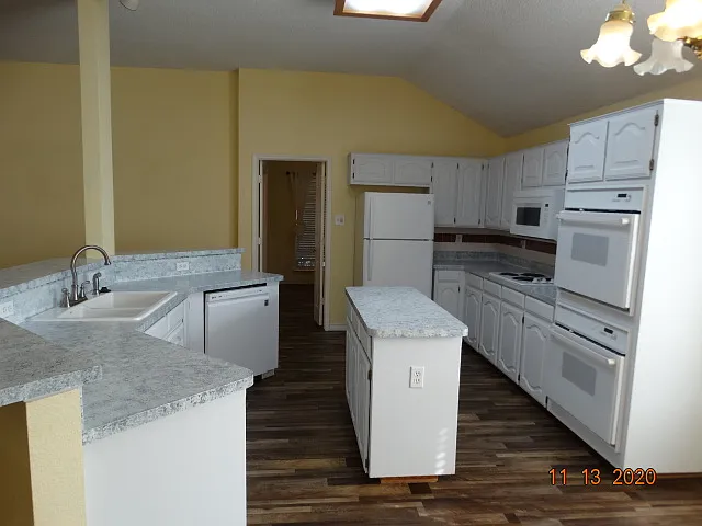 1300 Rosewood Ln — Photo 5