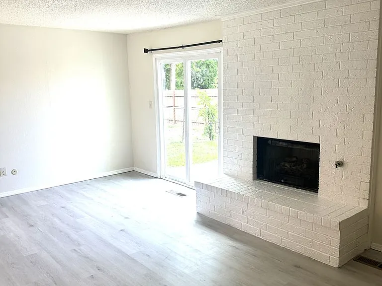 1706-08 Jennifer Cir — Photo 3