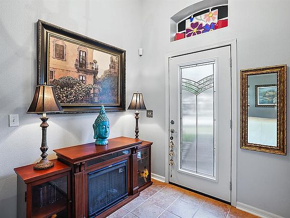4th image of 887 Vanderbilt Dr