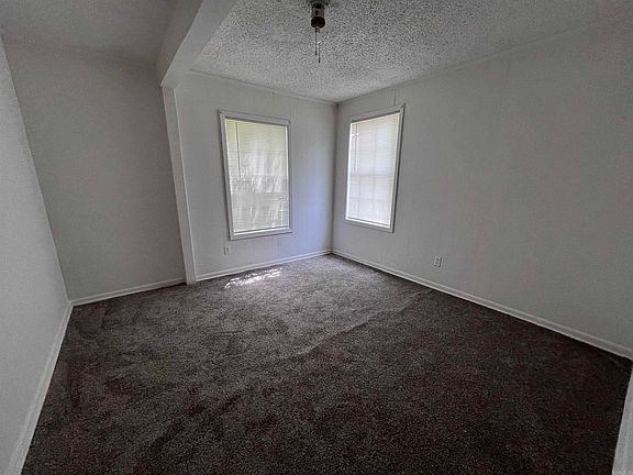 5th image of 1502 Logan St