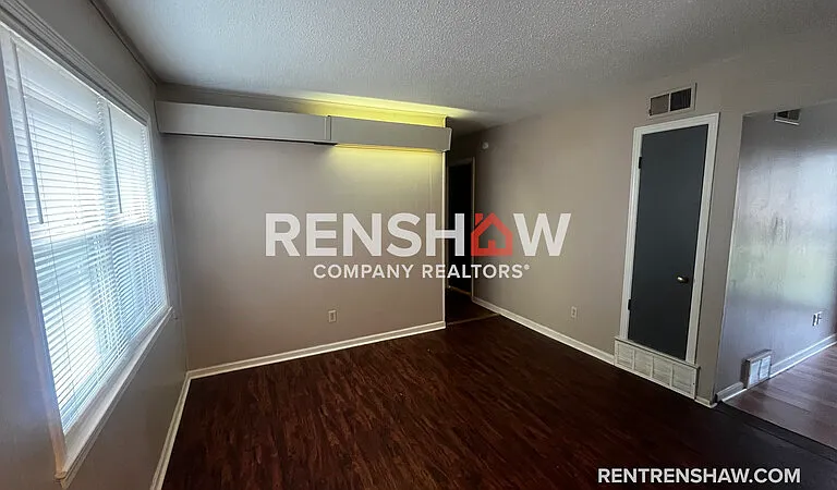3773 Voltaire Ave — Photo 2