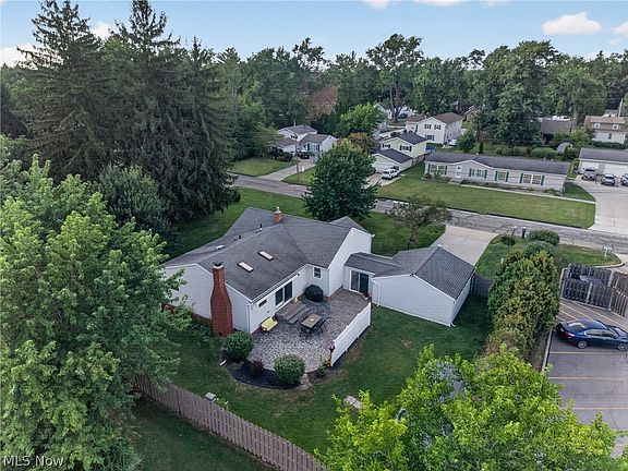 5th image of 28 Rosewood Ave