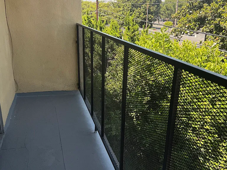 Lennox Lanai Apartments — Photo 24