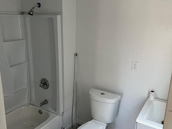 5th image of 741 Dixwell Ave #3B