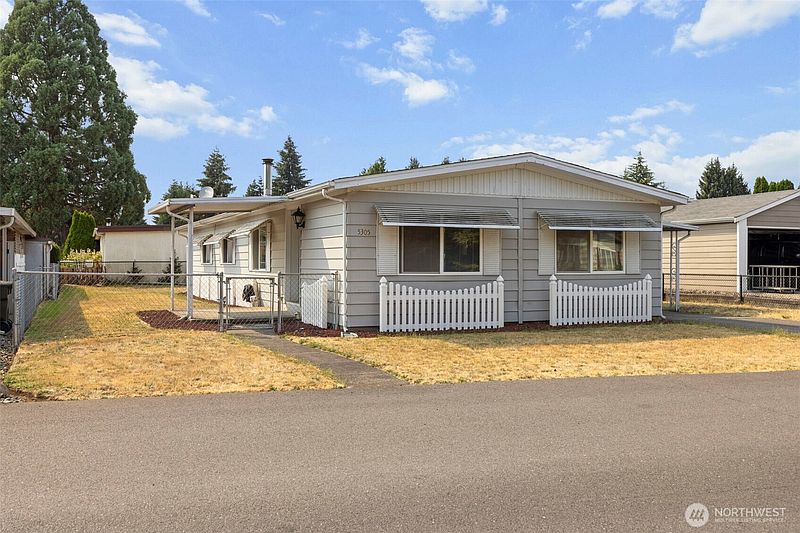 2nd image of 5305 Yakima Lane SE