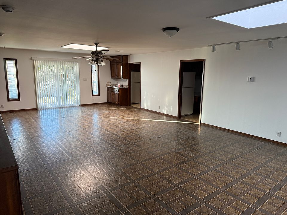 1st image of 4601 Larchmont Dr NE