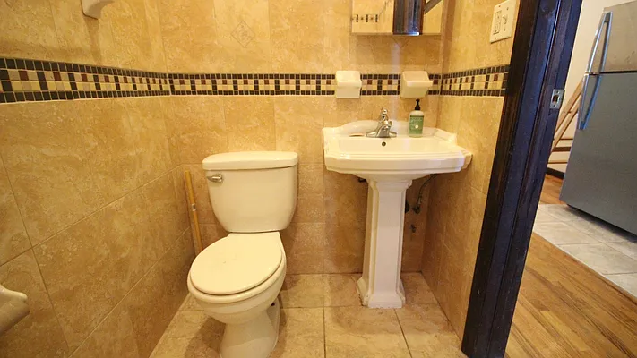 Rented by Nooklyn NYC LLC | media 19