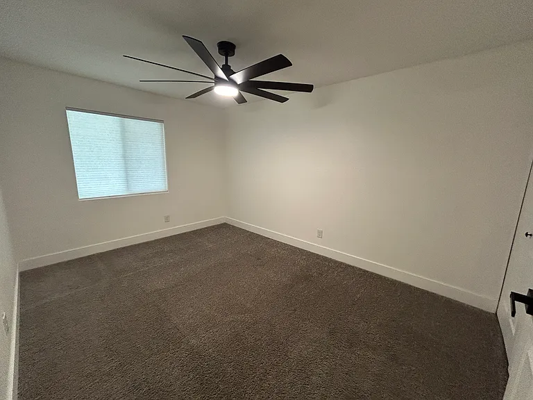 3507 E Claire Dr — Photo 34