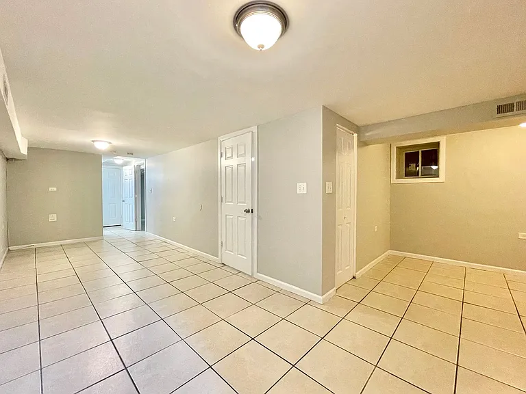 1644 N California Ave — Photo 21