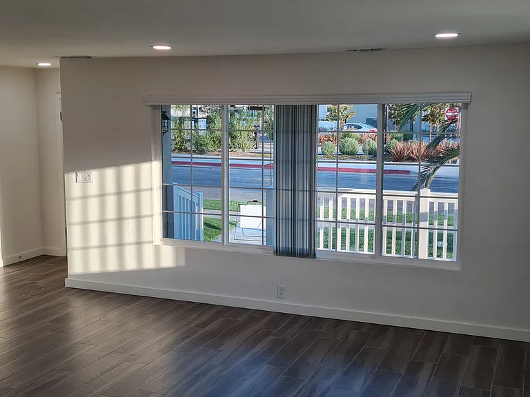 Newly Renovated 3 Bedroom Home in Orange — Photo 11