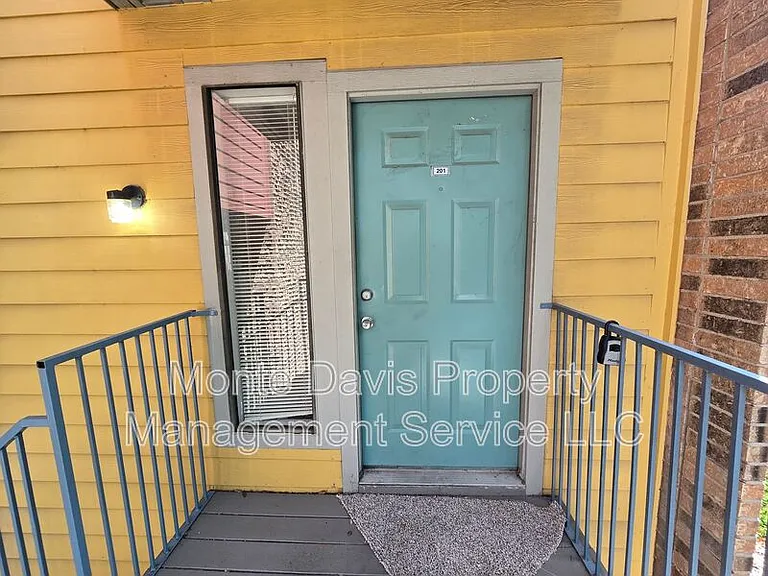 513 S Park Dr #201 — Photo 6
