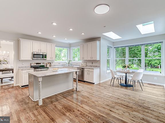 2nd image of 5107 Doyle Ln