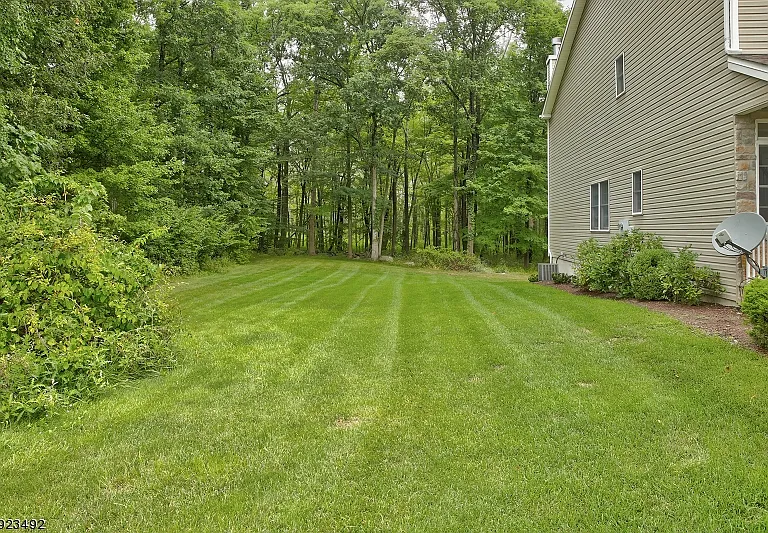 215 Raymound Blvd — Photo 20