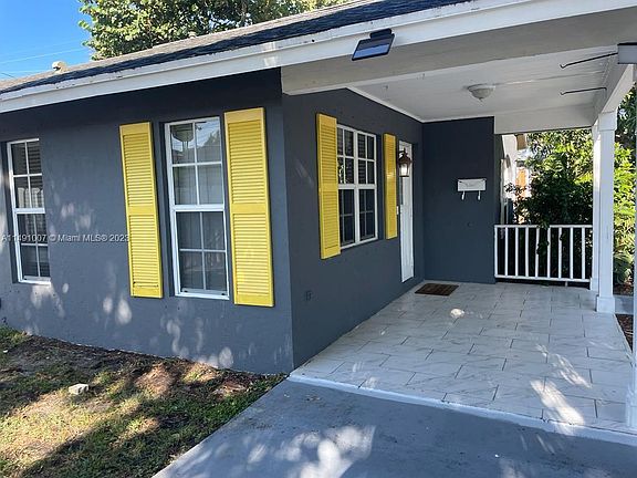 4th image of 415 32nd St
