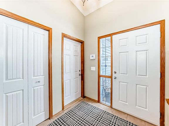 3rd image of 126 W Strathmore Lakes Bnd