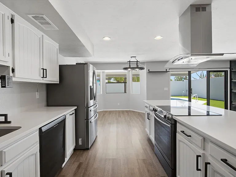 835 S 75th St — Photo 11