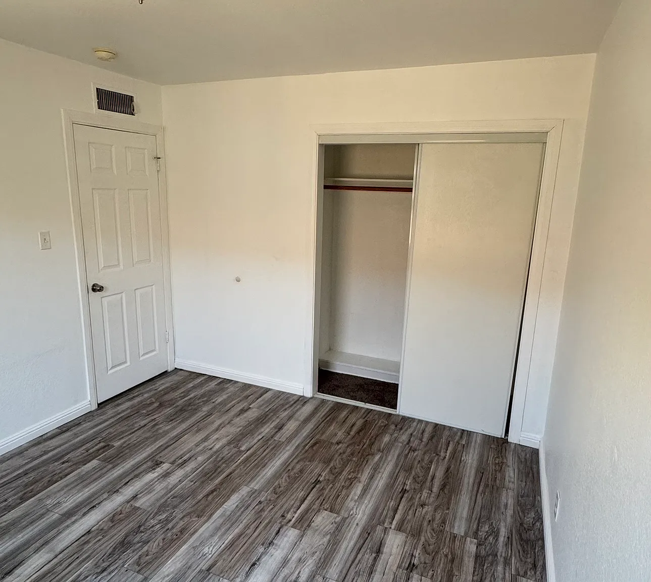 4 bed, 2022 sqft, $845 — Photo 2