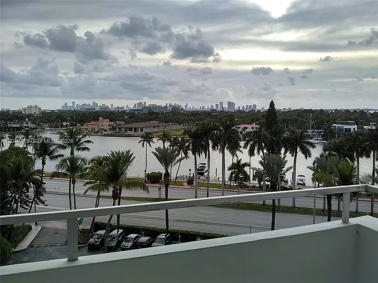 5161 Collins Ave #809 — Photo 4