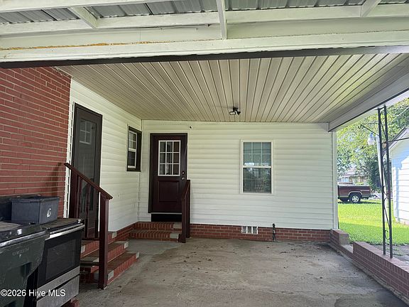 3rd image of 206 Sunset Drive