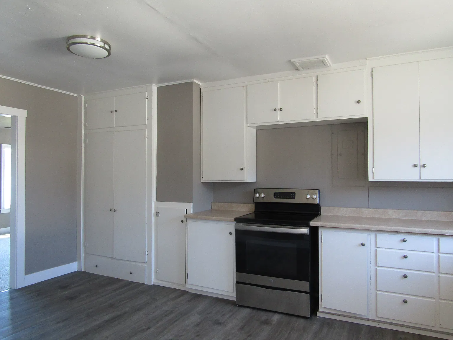 2 bed, 900 sqft, $1,975 — Photo 2