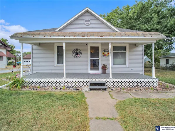 315 E 3rd St, Wilber, NE 68465