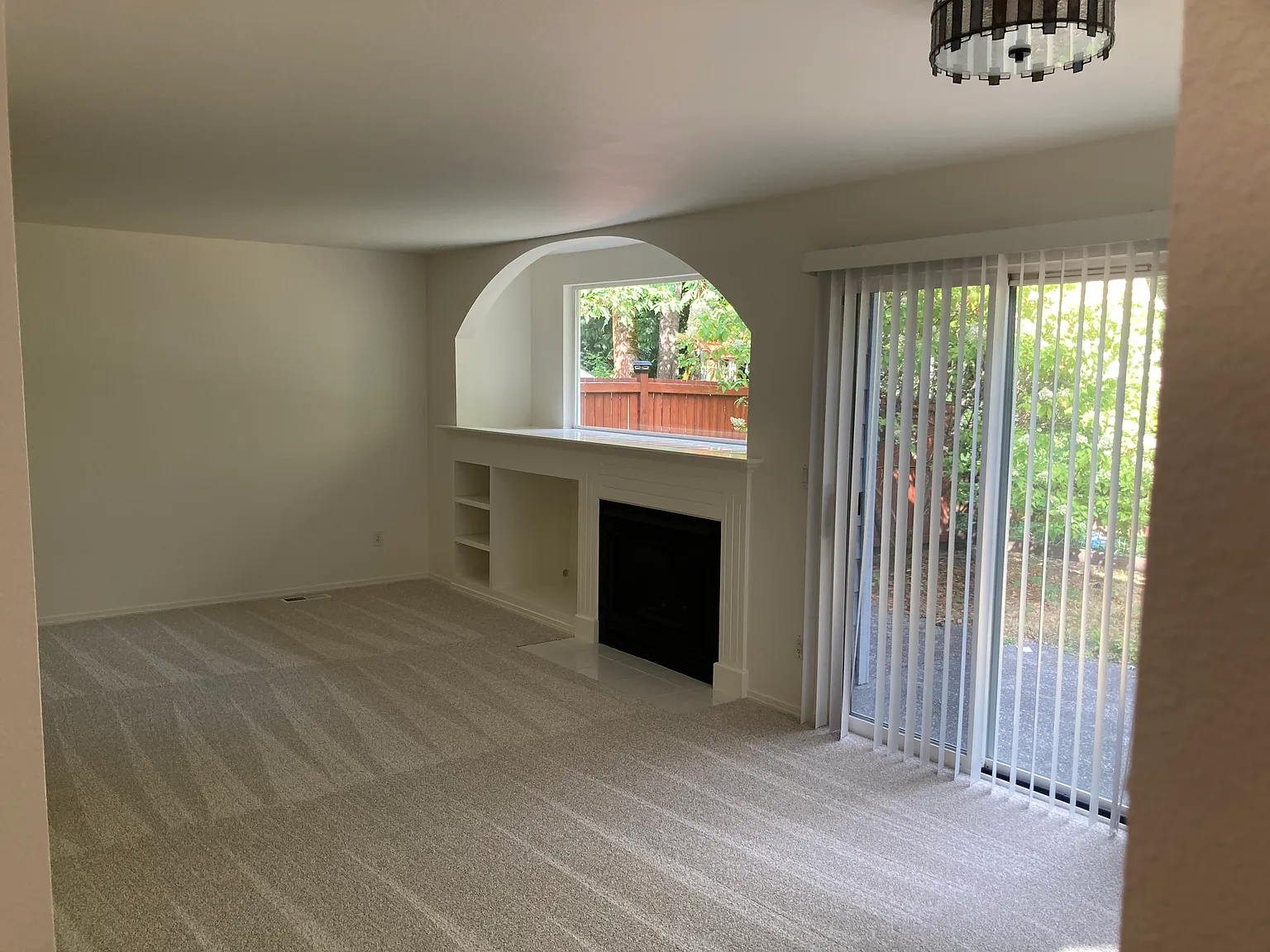 3 bed, 2.5 bath, 1645 sqft, $2,600 — Photo 4